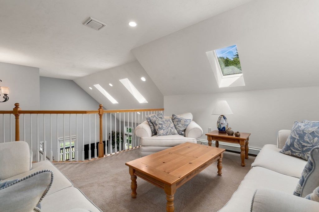 Kingston, Massachusetts, 02364, United States, 2 Bedrooms Bedrooms, ,3 BathroomsBathrooms,Residential,For Sale,1932418