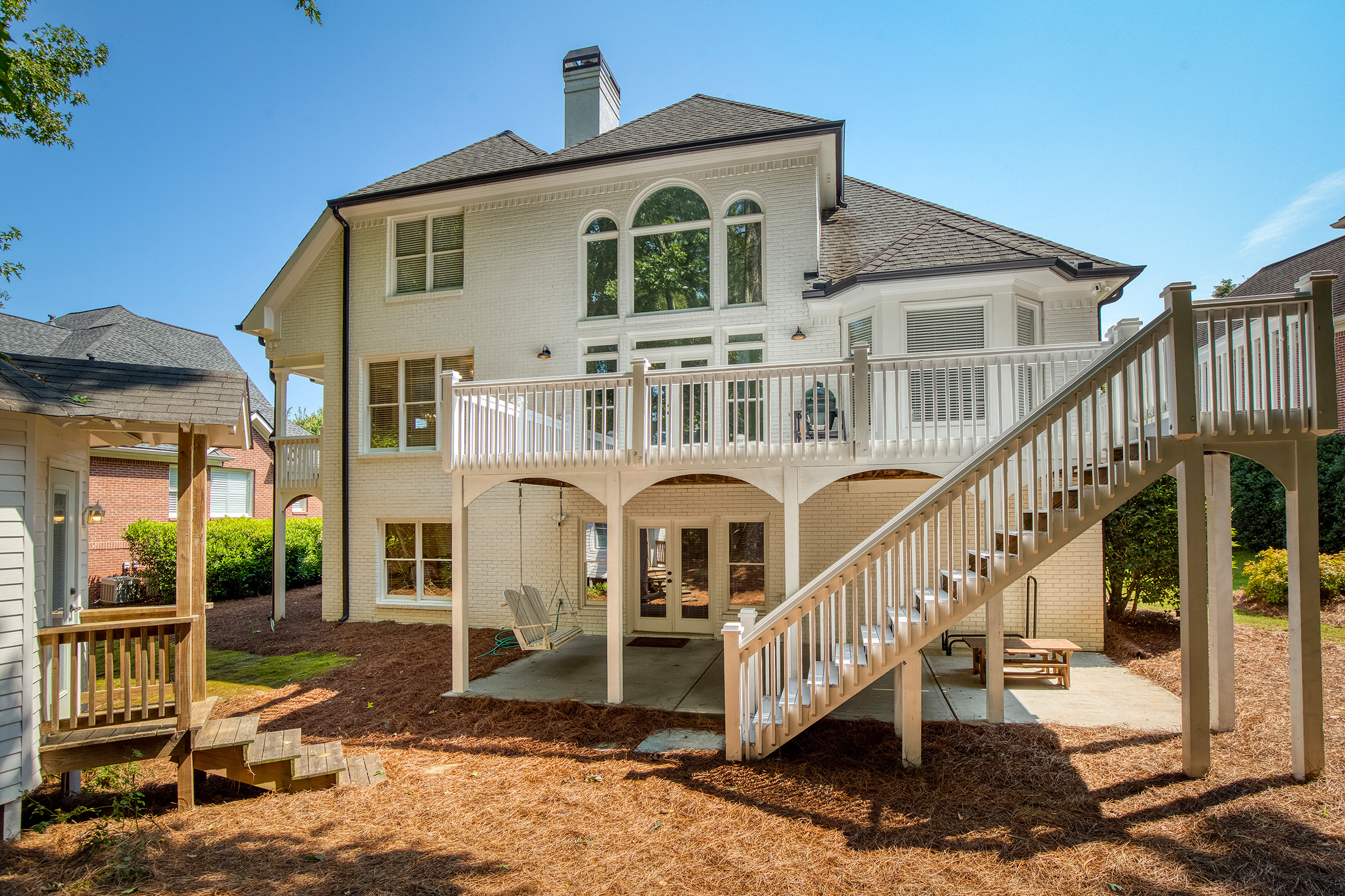  Welcome Home to this Beautifully Appointed White Brick Home - 物件實景