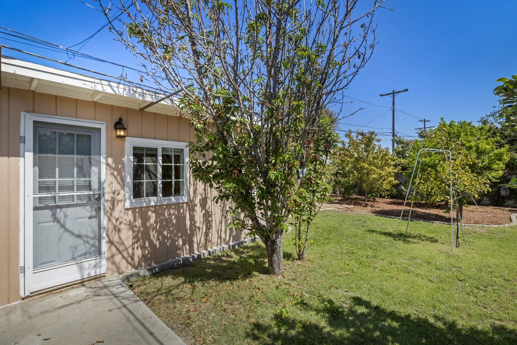 19345 Archwood Street - 物件實景