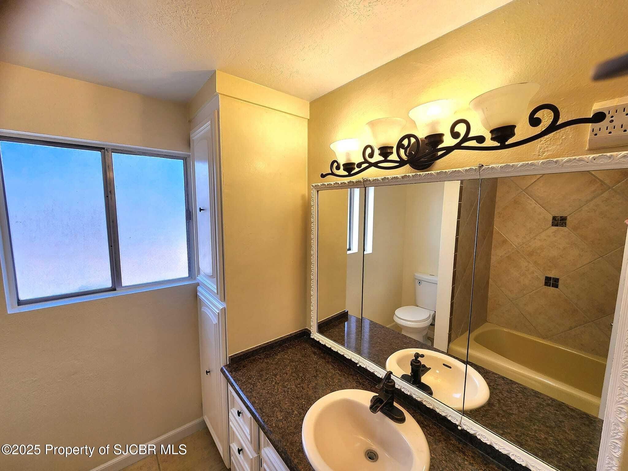 Flora Vista, New Mexico, 87415, United States, 5 Bedrooms Bedrooms, ,3 BathroomsBathrooms,Residential,For Sale,1926388