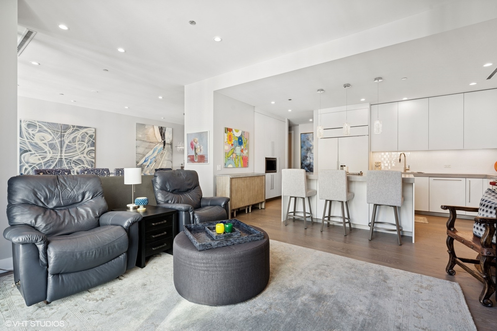 Chicago, Illinois, 60611, United States, 3 Bedrooms Bedrooms, ,4 BathroomsBathrooms,Residential,For Sale,1903791