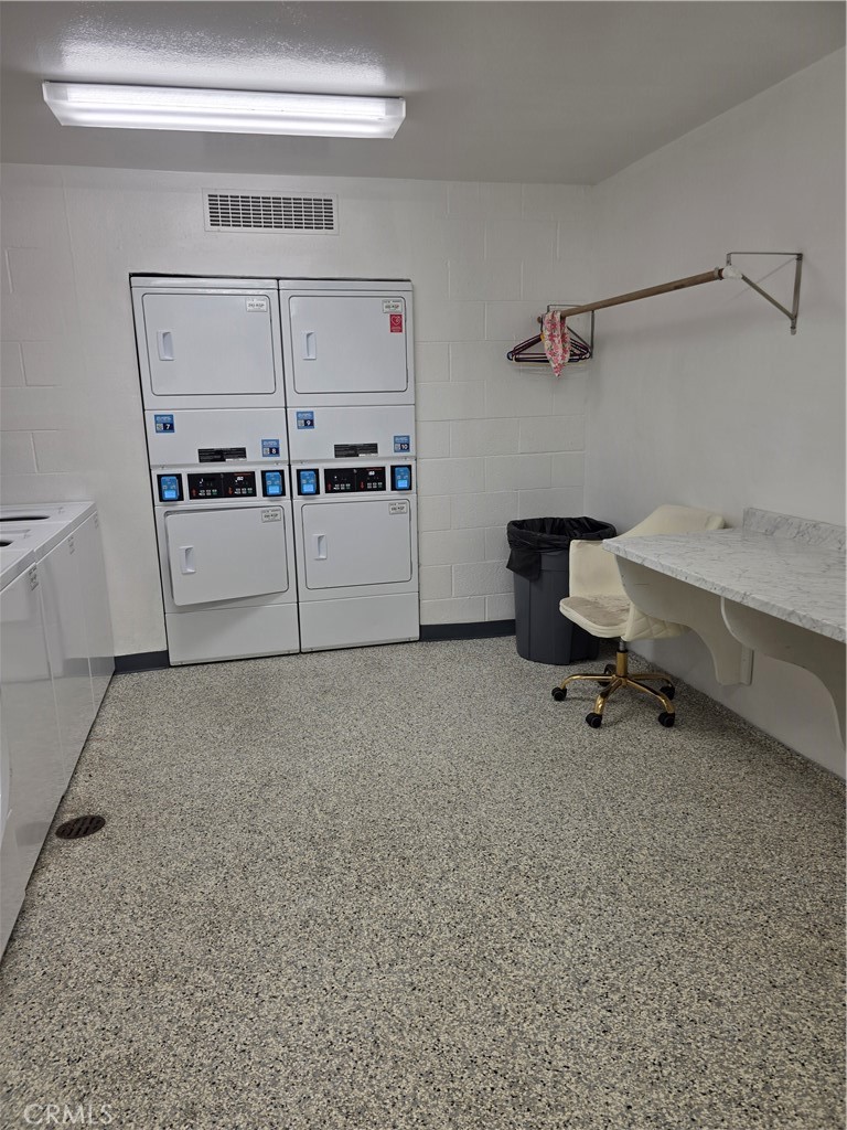 Long Beach, California, 90814, United States, 2 Bedrooms Bedrooms, ,2 BathroomsBathrooms,Residential,For Sale,1949183