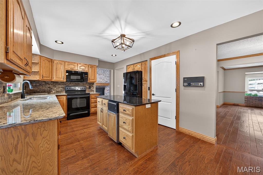 Lake St Louis, Missouri, 63367, United States, 5 Bedrooms Bedrooms, ,5 BathroomsBathrooms,Residential,For Sale,2001706