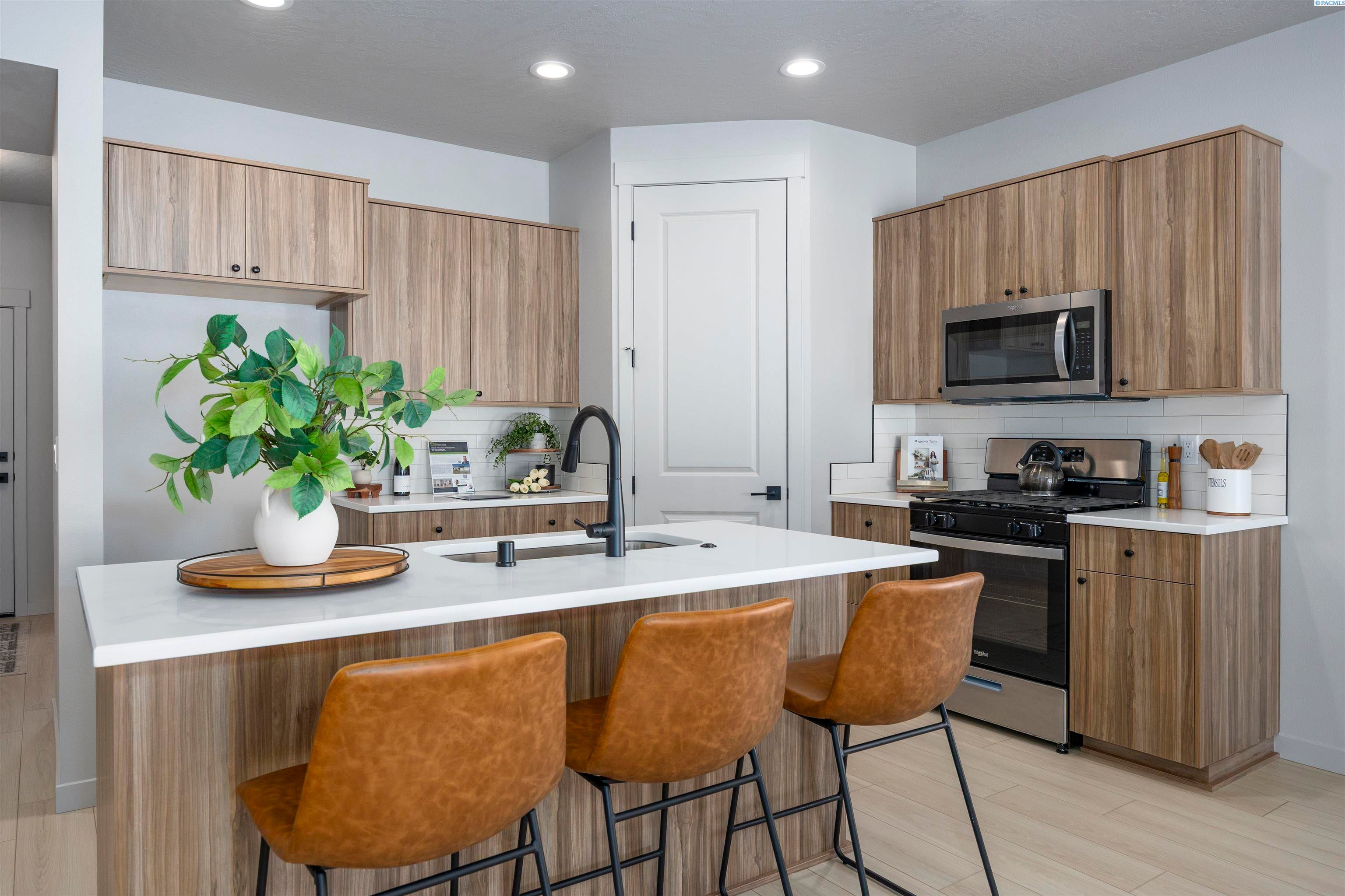 Richland, Washington, 99352, United States, 3 Bedrooms Bedrooms, ,3 BathroomsBathrooms,Residential,For Sale,1976143