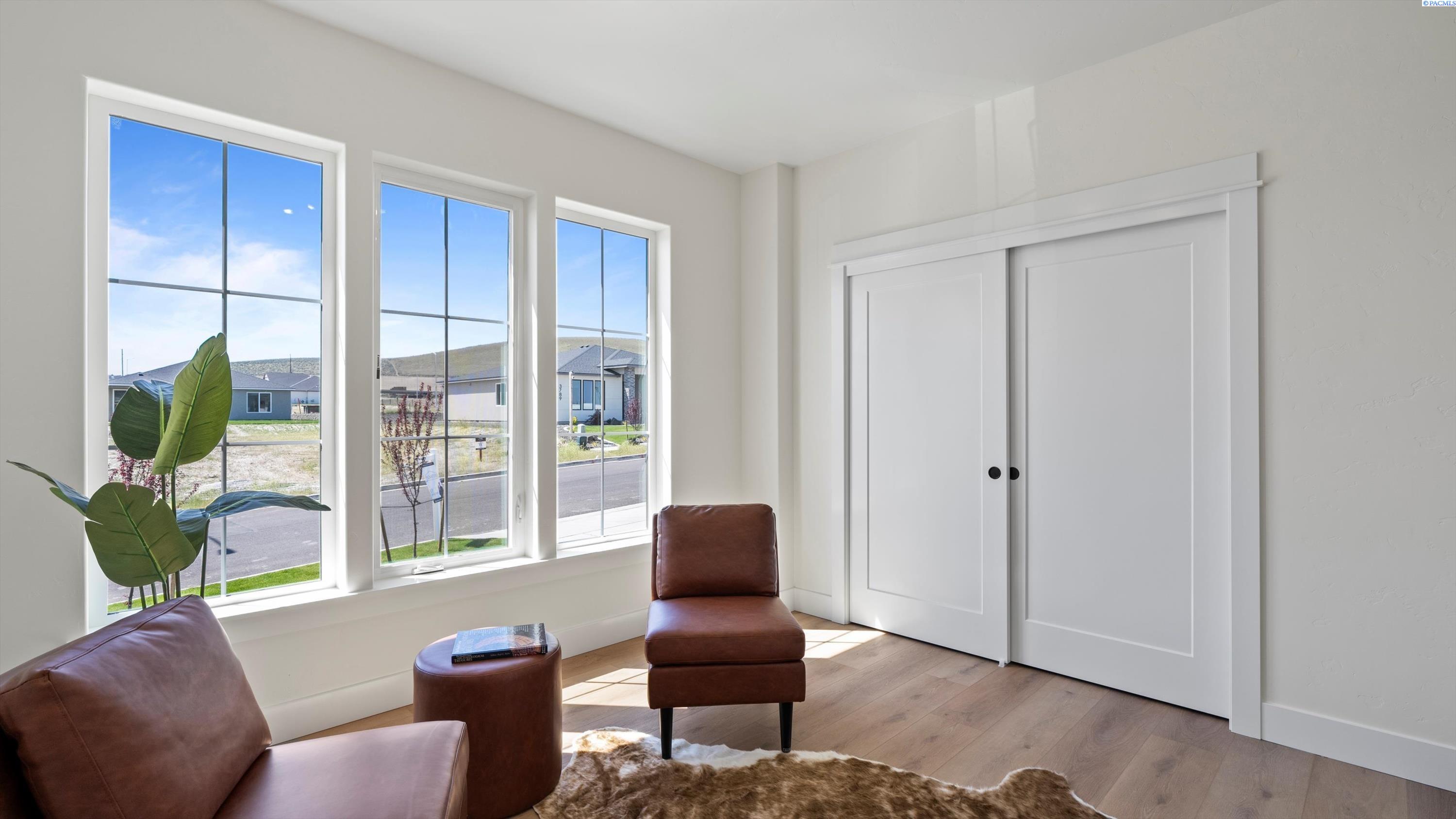 Richland, Washington, 99352, United States, 4 Bedrooms Bedrooms, ,3 BathroomsBathrooms,Residential,For Sale,1996125