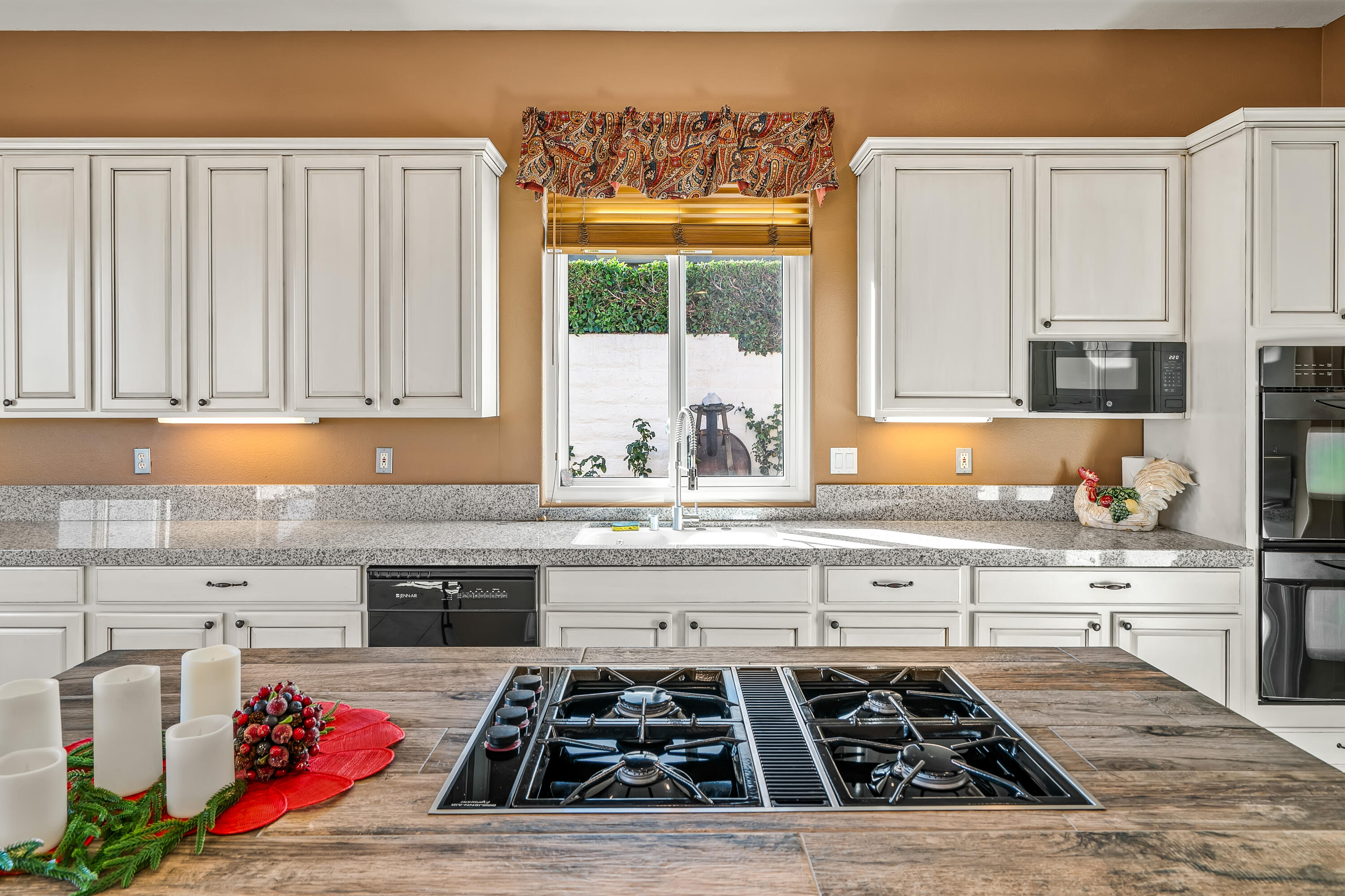 Rancho Mirage, California, 92270, United States, 3 Bedrooms Bedrooms, ,2 BathroomsBathrooms,Residential,For Sale,1991194