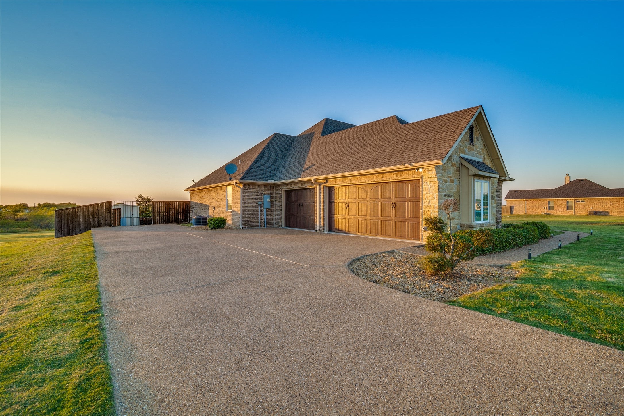 Oak Ridge, Texas, 75142, United States, 3 Bedrooms Bedrooms, ,3 BathroomsBathrooms,Residential,For Sale,1976084