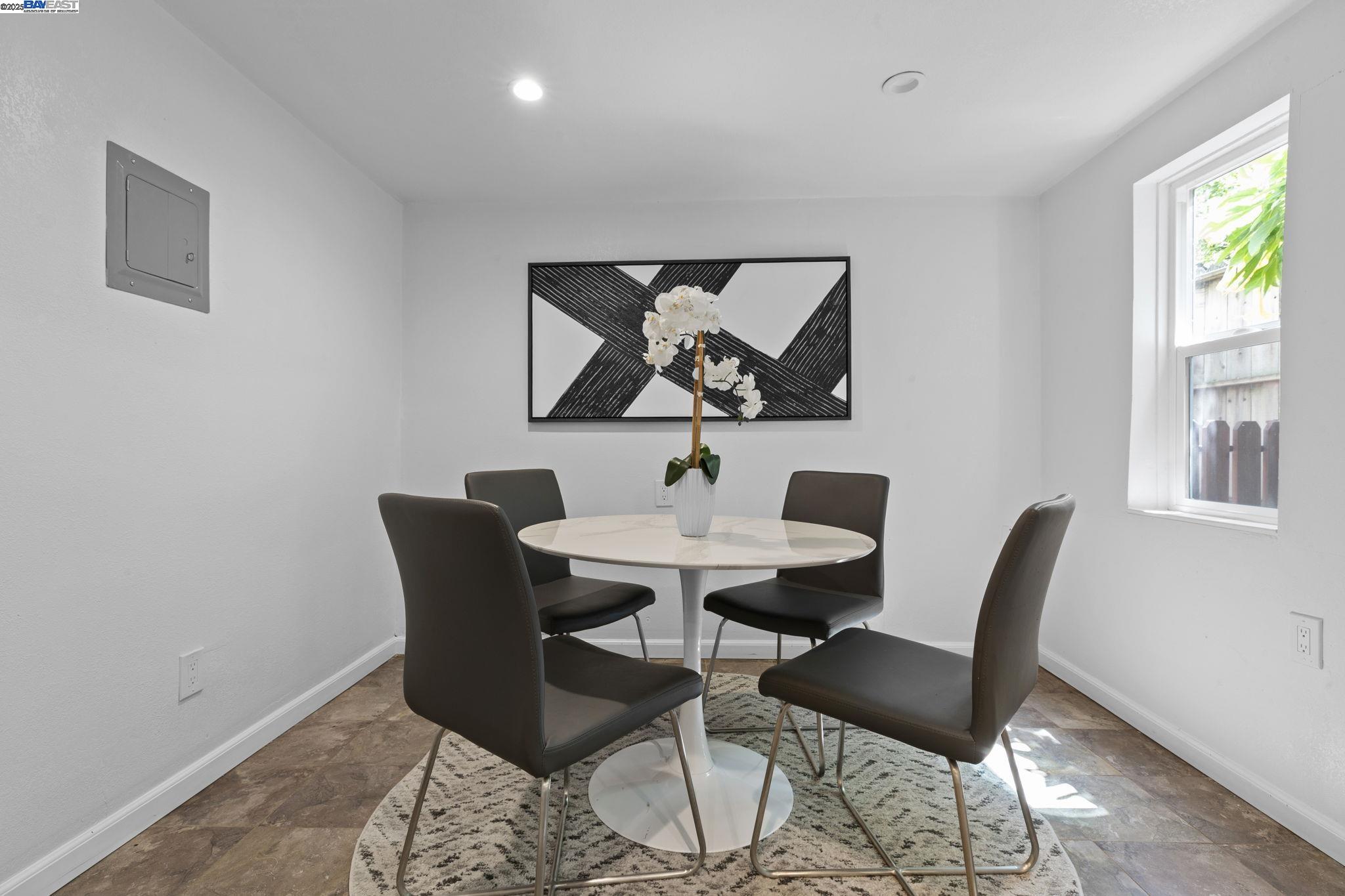 Oakland, California, 94606, United States, 3 Bedrooms Bedrooms, ,2 BathroomsBathrooms,Residential,For Sale,1839089