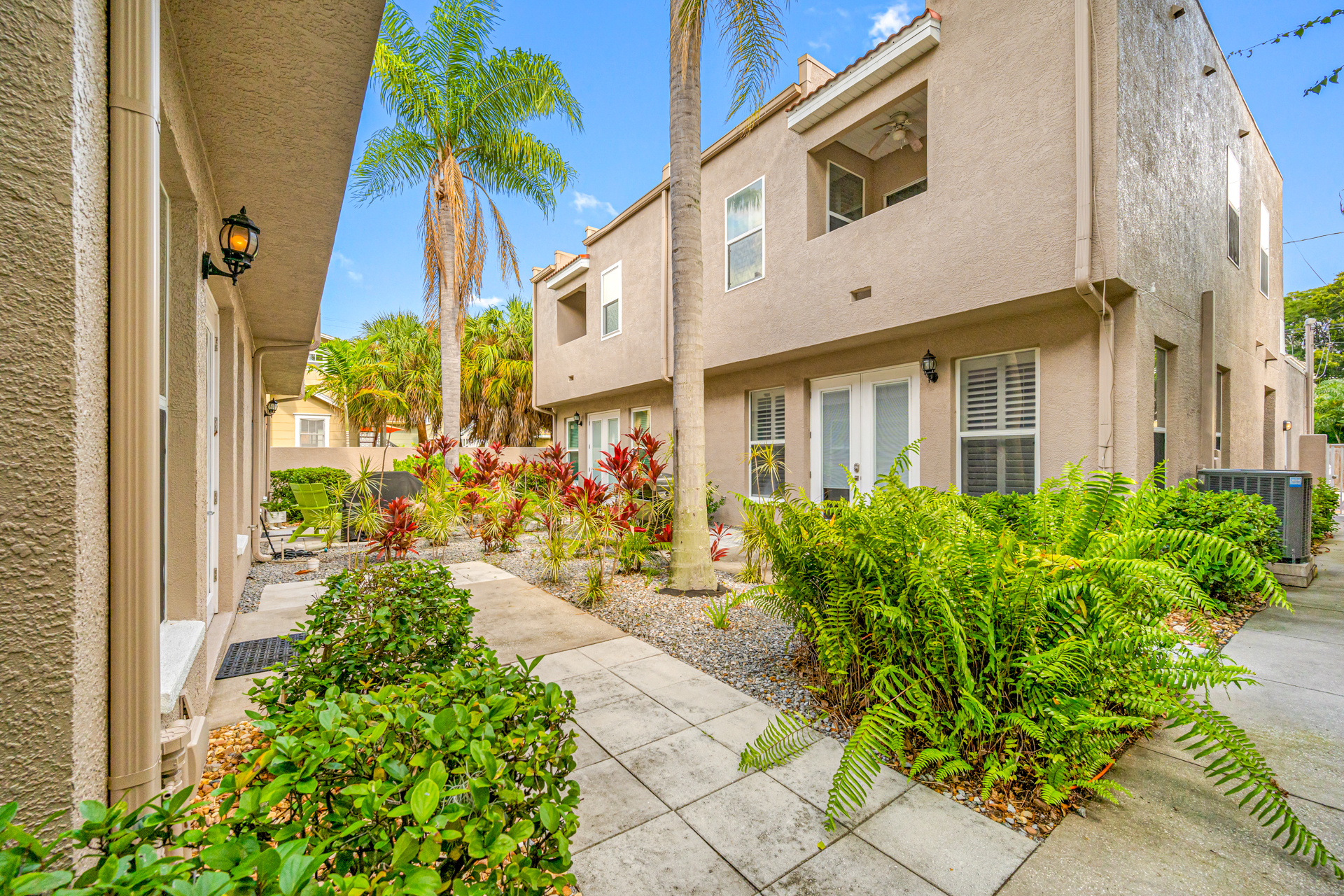 St Petersburg, Florida, 33701, United States, 3 Bedrooms Bedrooms, ,3 BathroomsBathrooms,Residential,For Sale,1979371