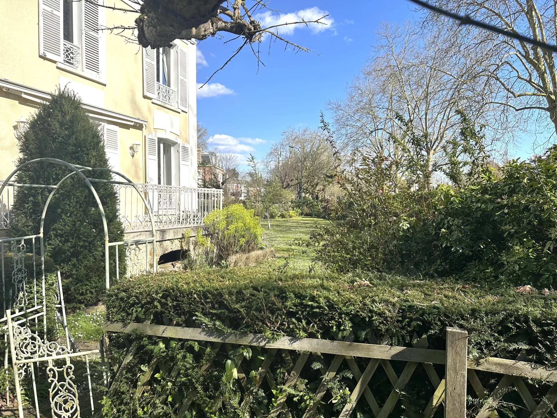 Le Vésinet, Île-de-France, 78110, FR, 7 Bedrooms Bedrooms, ,3 BathroomsBathrooms,Residential,For Sale,1994787