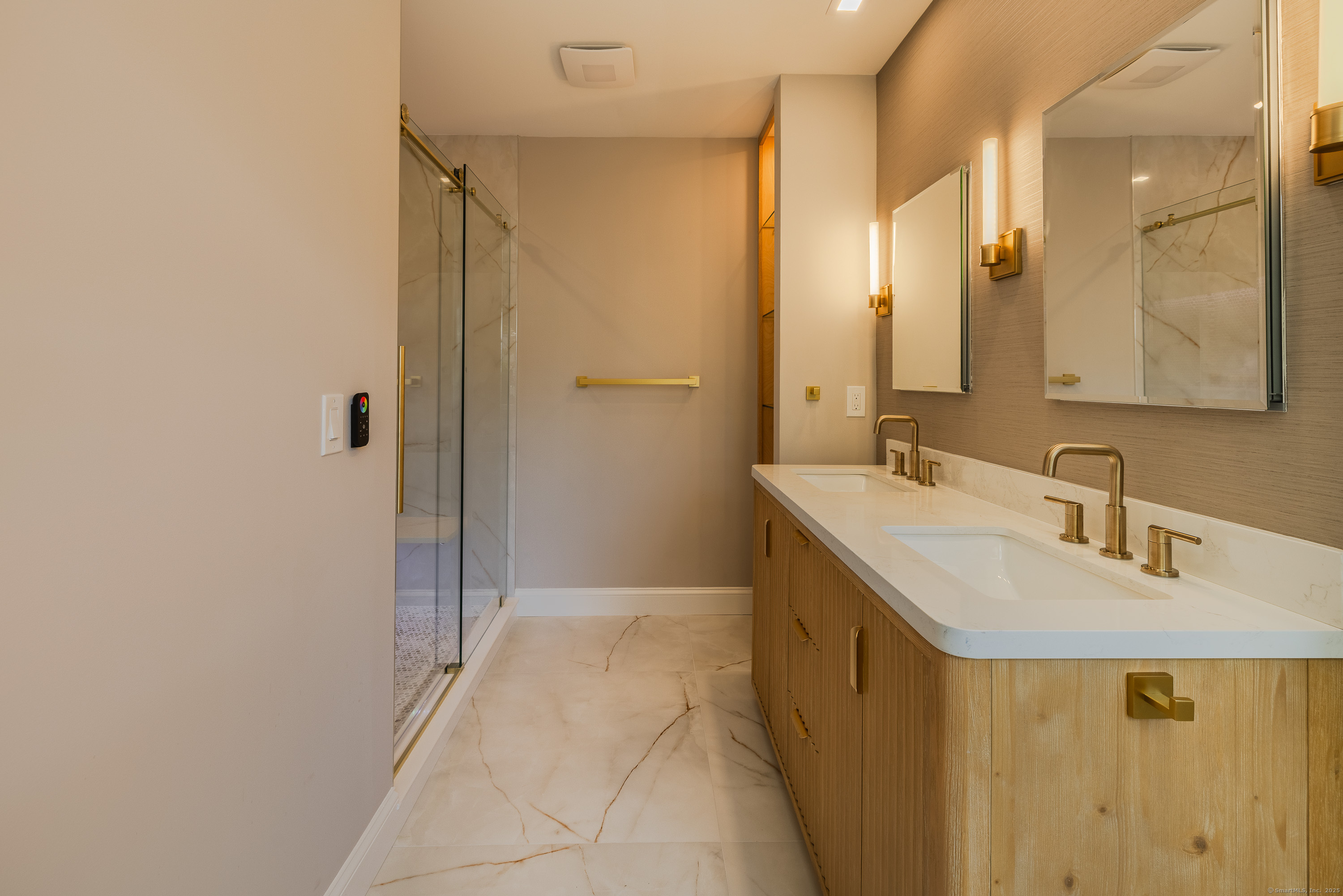 Brookfield, Connecticut, 06804, United States, 3 Bedrooms Bedrooms, ,4 BathroomsBathrooms,Residential,For Sale,1940398