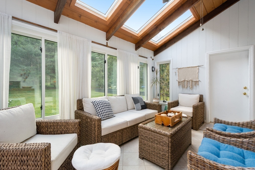 Holden, Massachusetts, 01520, United States, 4 Bedrooms Bedrooms, ,3 BathroomsBathrooms,Residential,For Sale,1948206