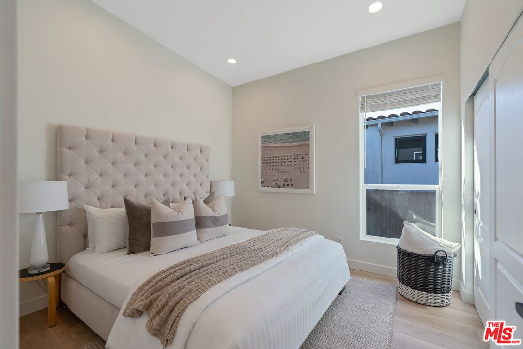 Malibu, California, 90265, United States, 4 Bedrooms Bedrooms, ,3 BathroomsBathrooms,Residential,For Sale,1907056