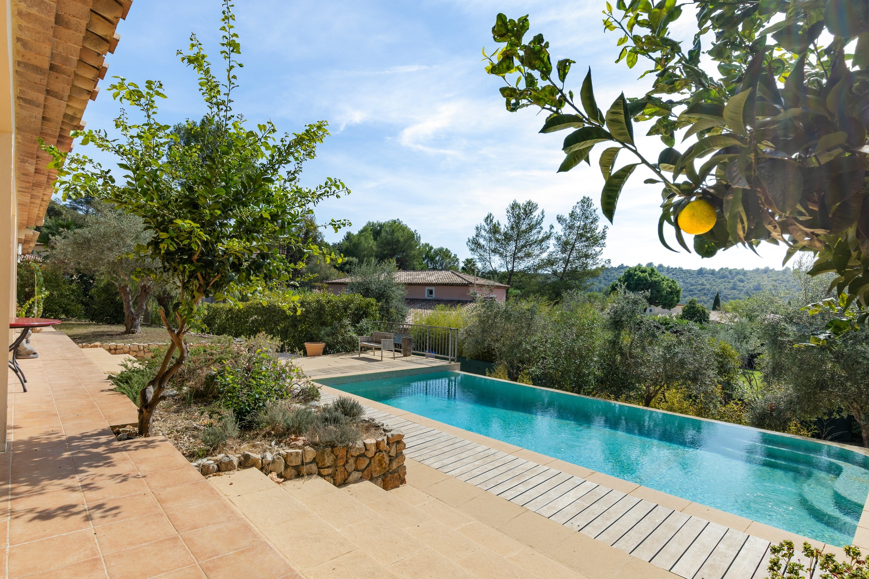  Beautiful Provençal Villa in a Private and Confidential Estate in Biot - 物件實景