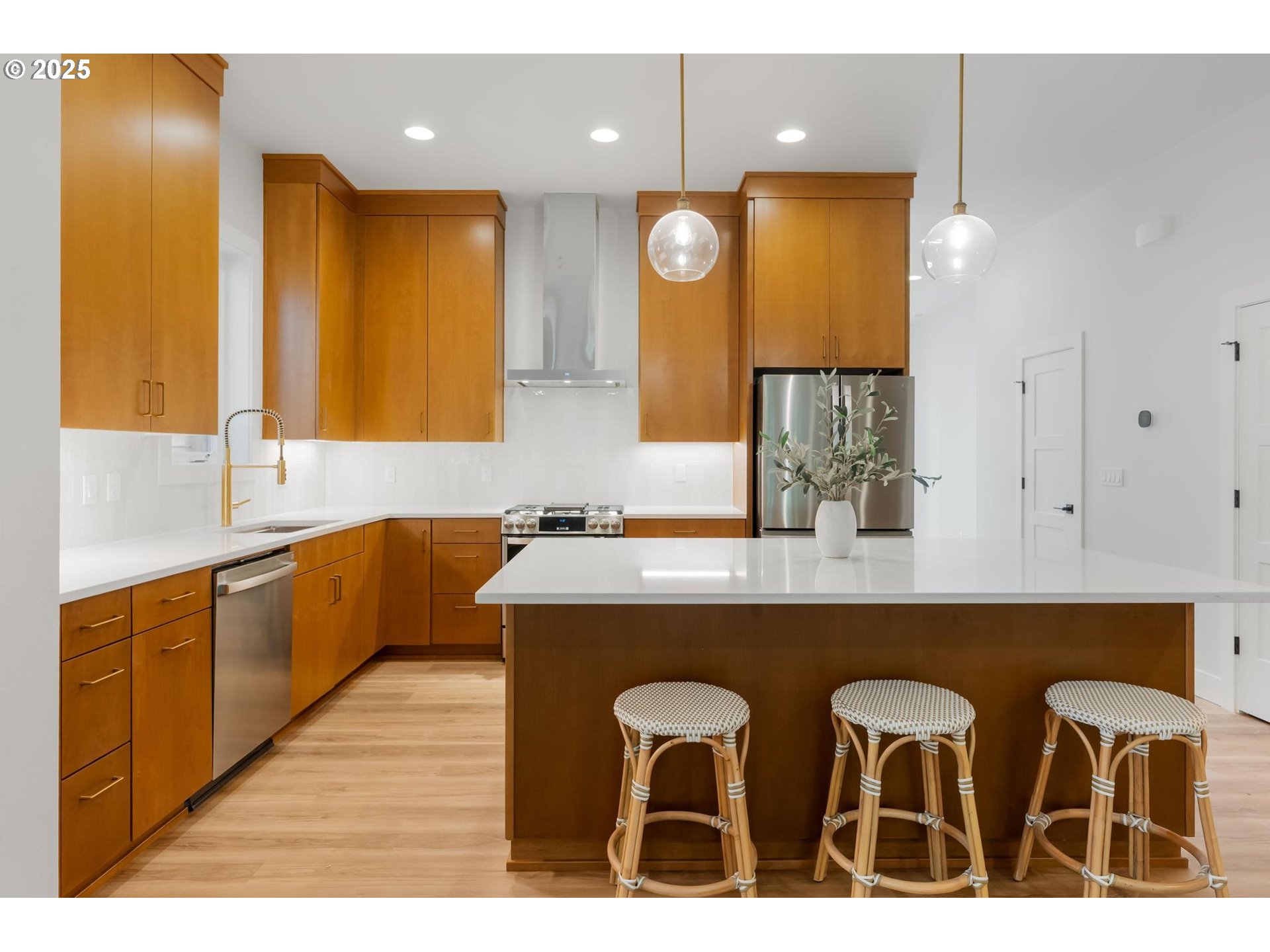 Portland, Oregon, 97219, United States, 3 Bedrooms Bedrooms, ,2 BathroomsBathrooms,Residential,For Sale,1699870