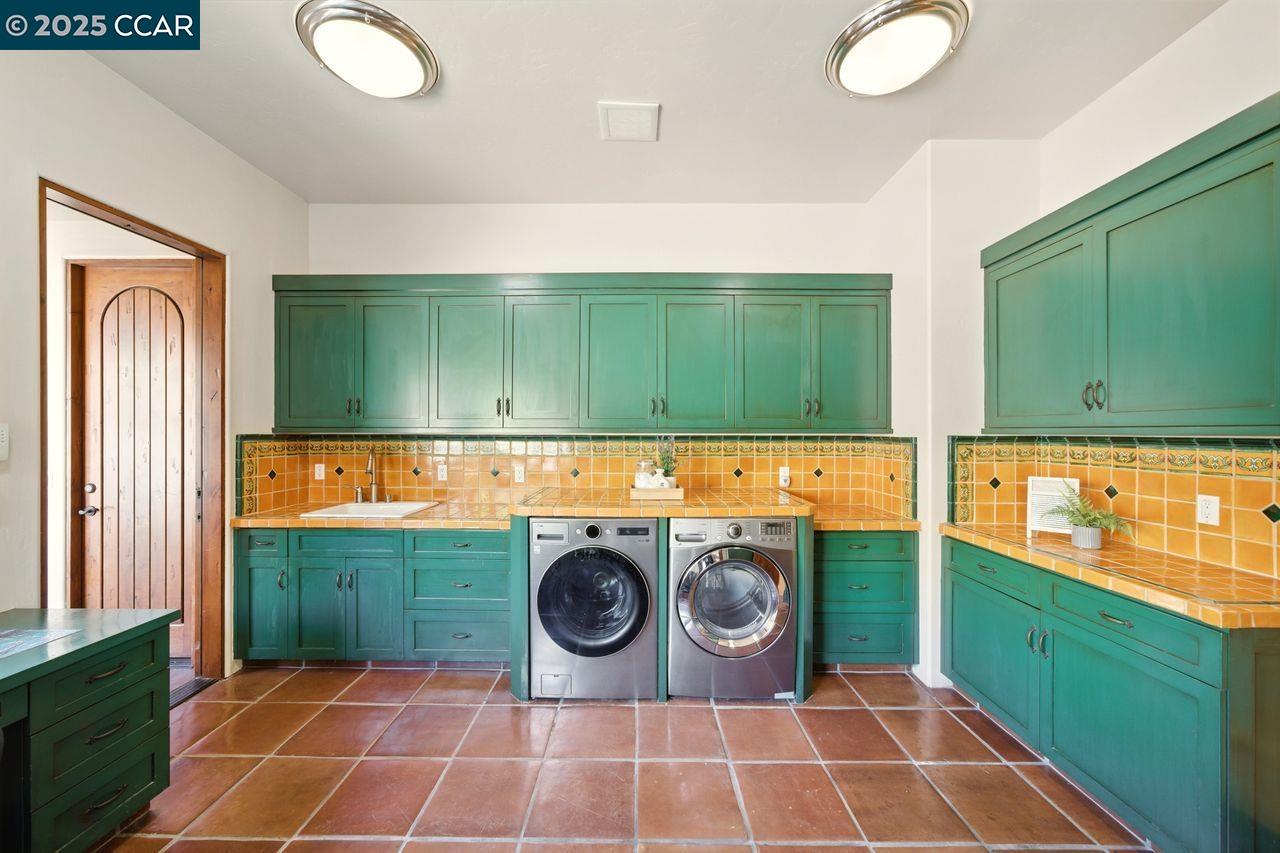 Danville, California, 94506, United States, 4 Bedrooms Bedrooms, ,4 BathroomsBathrooms,Residential,For Sale,1940508