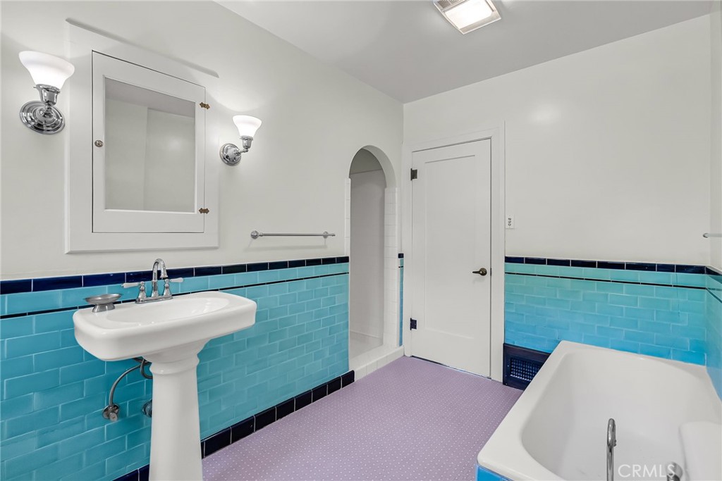 Riverside, California, 92507, United States, 4 Bedrooms Bedrooms, ,2 BathroomsBathrooms,Residential,For Sale,1999020