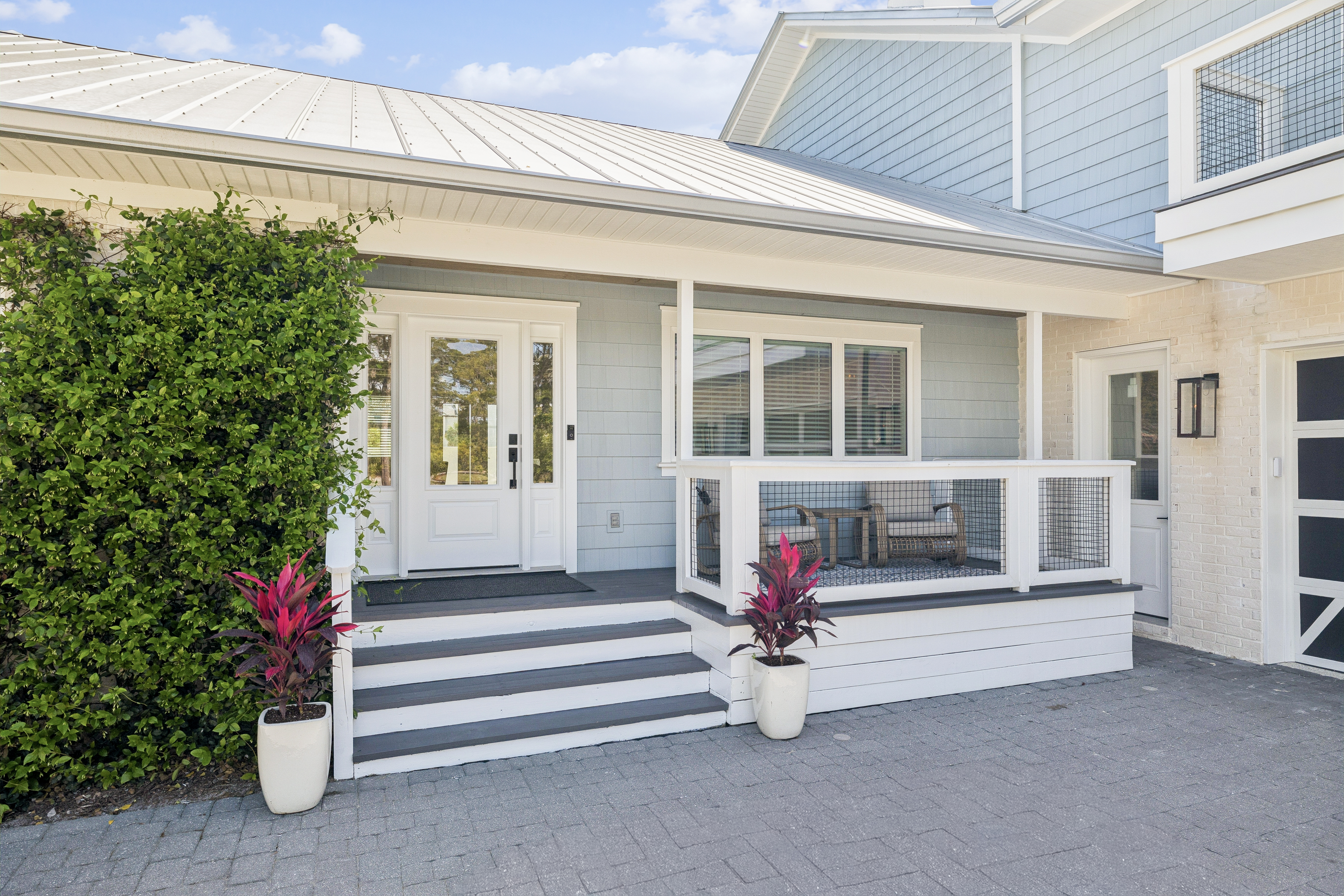  Completely Renovated Home On Half-Acre Lot Near Gulf Place - 物件實景