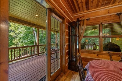 Murphy, North Carolina, 28906, United States, 3 Bedrooms Bedrooms, ,6 BathroomsBathrooms,Residential,For Sale,1933143