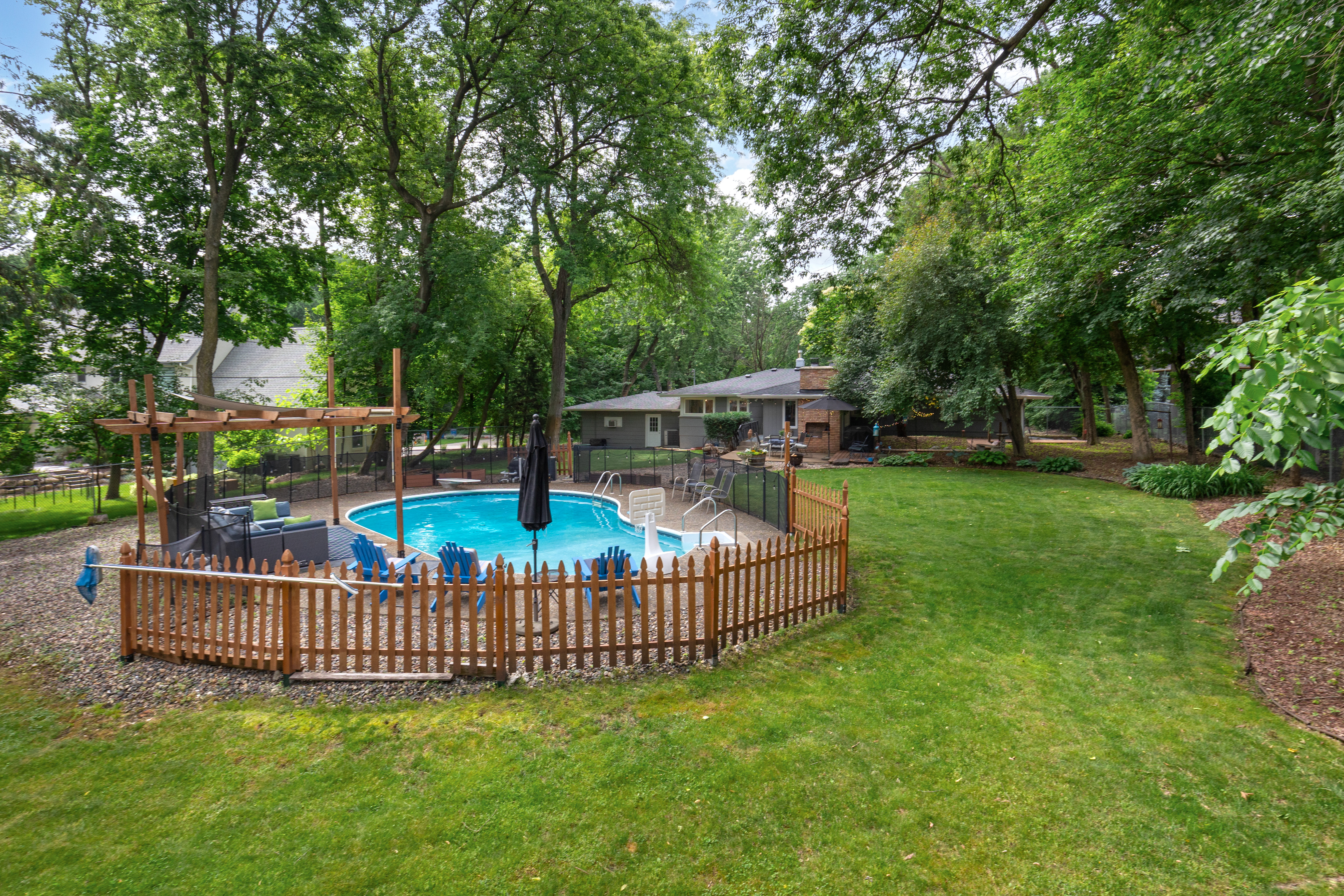  Deephaven Retreat with Poolside Serenity - 物件實景
