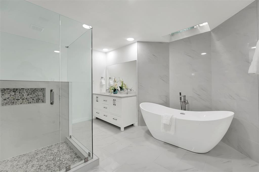 200 Silverleaf Drive, Fort Worth, Texas, 76112, United States, 5 Bedrooms Bedrooms, ,6 BathroomsBathrooms,Residential,For Sale,200 Silverleaf Drive,1618780