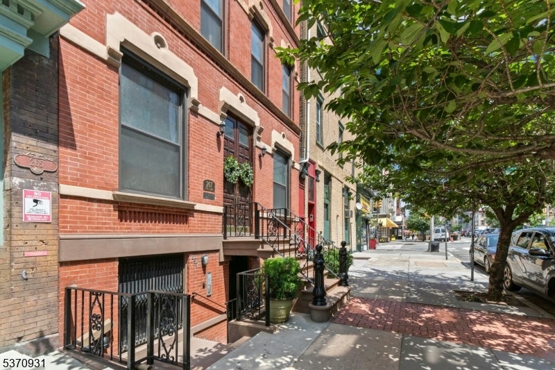 Jersey City, New Jersey, 07302, United States, 1 Bedroom Bedrooms, ,2 BathroomsBathrooms,Residential,For Sale,1942665