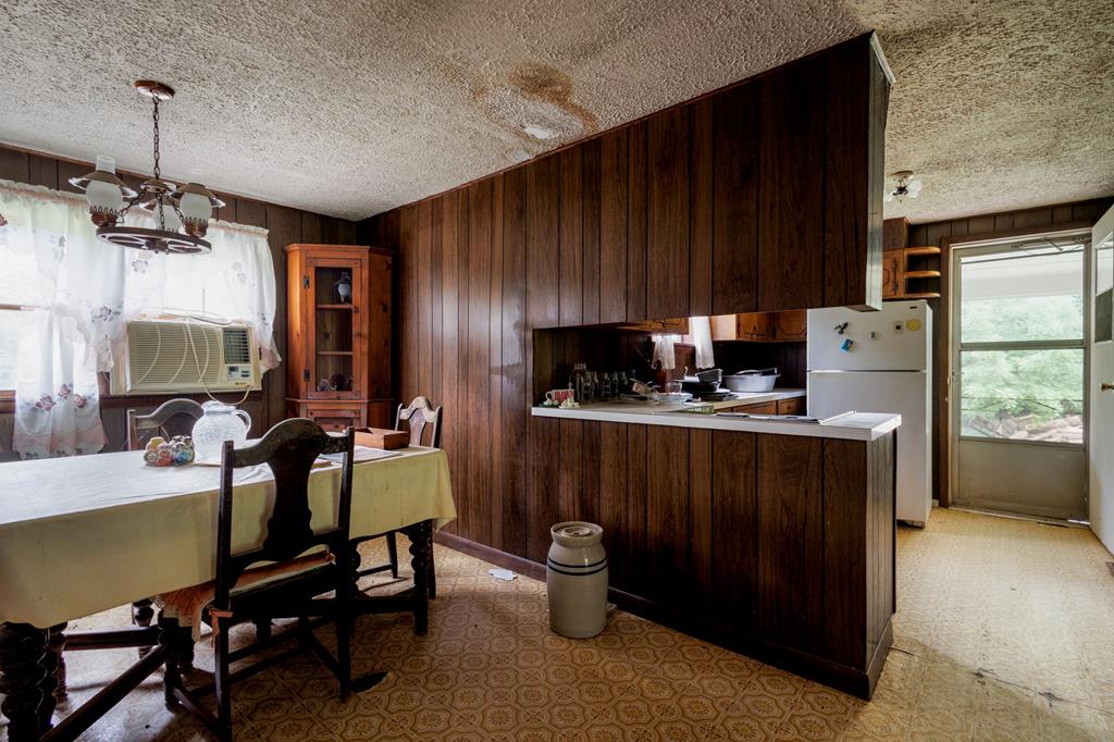 Hayesville, North Carolina, 28904, United States, 4 Bedrooms Bedrooms, ,2 BathroomsBathrooms,Residential,For Sale,1871296