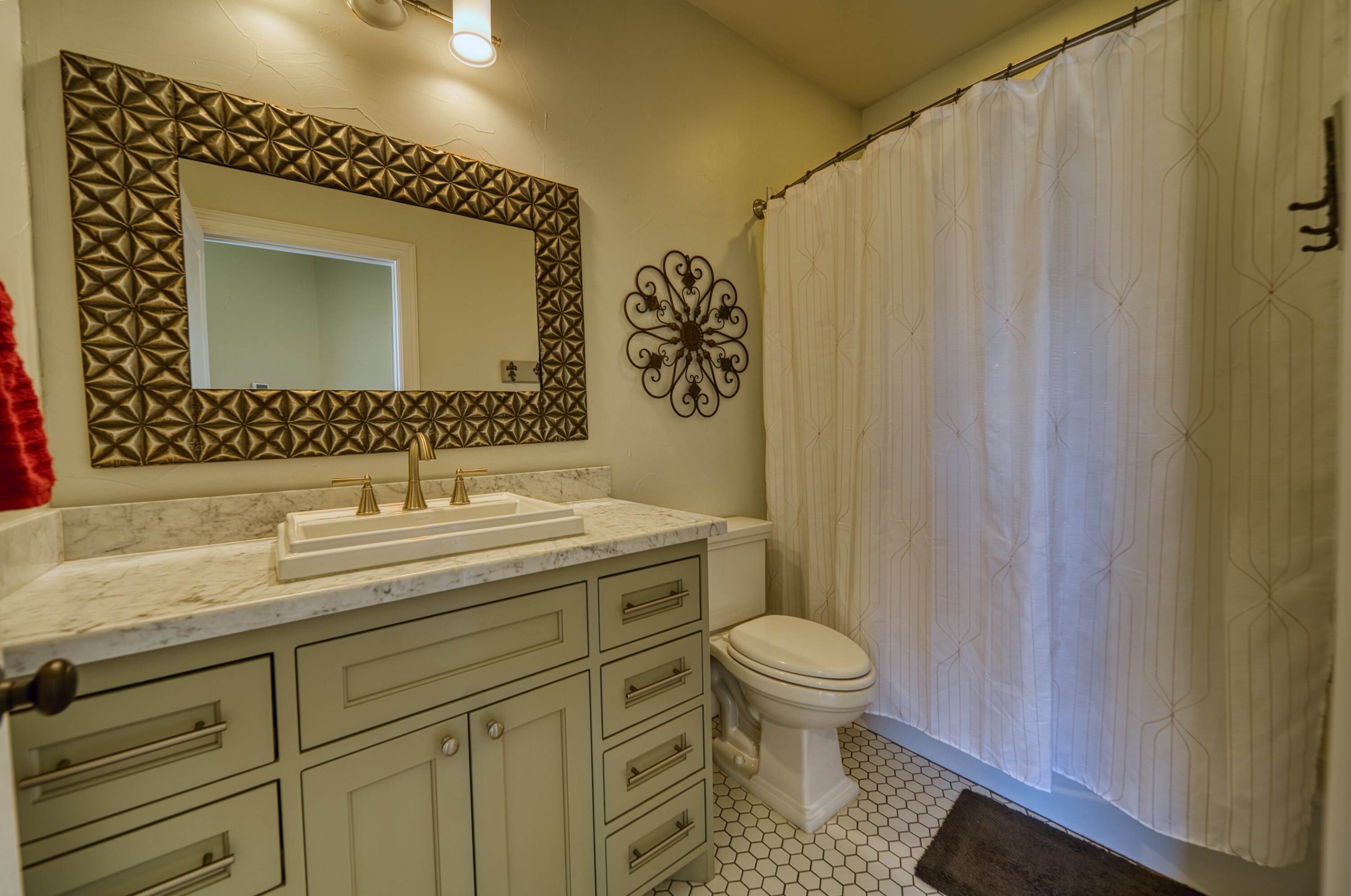 Carlsbad, New Mexico, 88220, United States, 5 Bedrooms Bedrooms, ,4 BathroomsBathrooms,Residential,For Sale,1974334