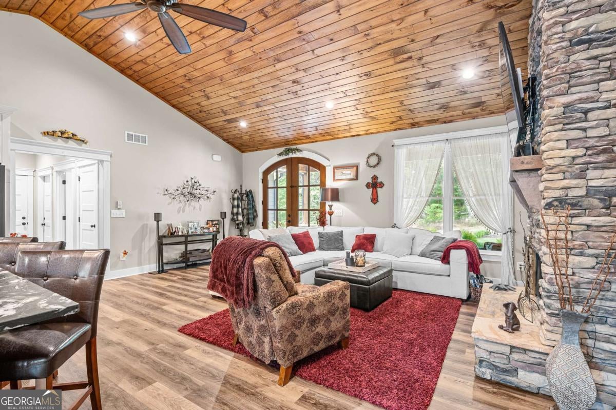 Talking Rock, Georgia, 30175, United States, 3 Bedrooms Bedrooms, ,2 BathroomsBathrooms,Residential,For Sale,1972070