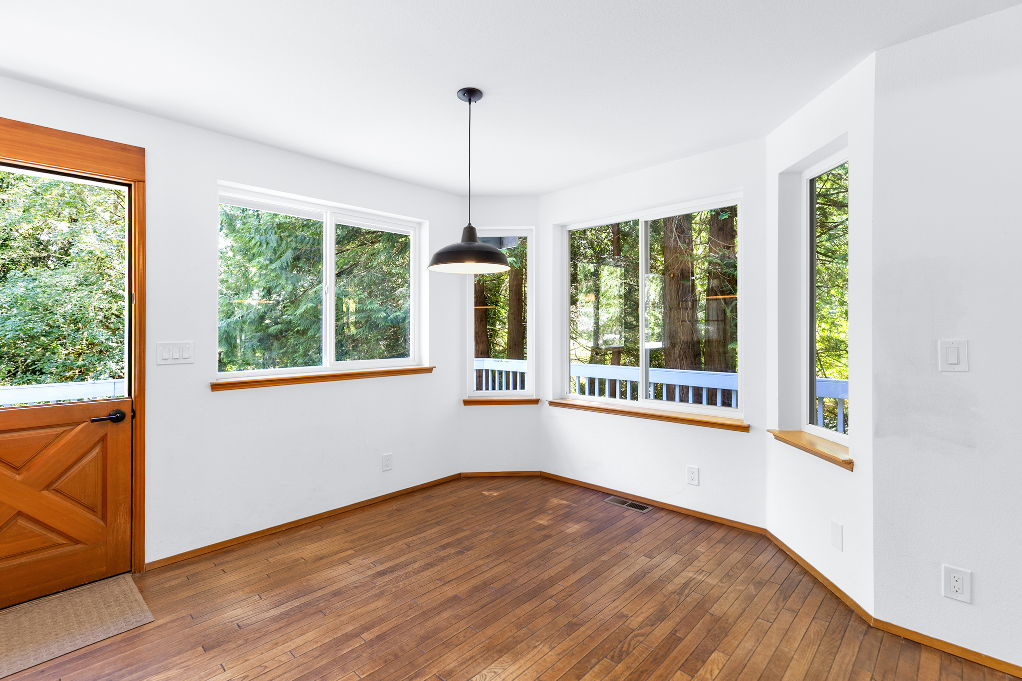  10095 NE Knight Rd, Bainbridge Island, WA 98110 - 物件實景
