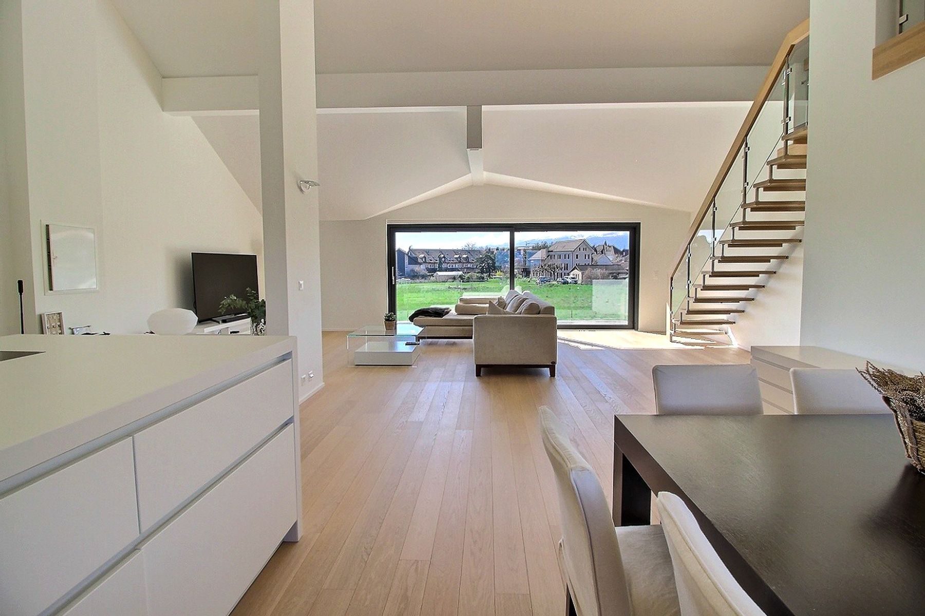  Luxury penthouse apartment in Founex - 物件實景