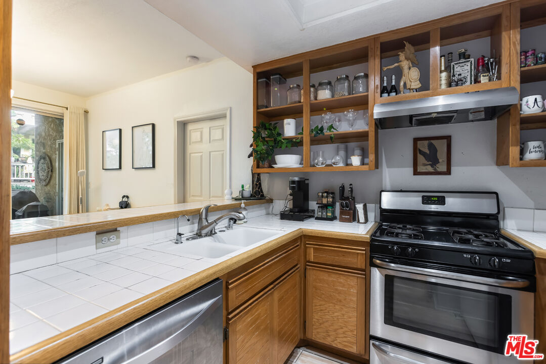 Playa Del Rey, California, 90293, United States, 1 Bedroom Bedrooms, ,1 BathroomBathrooms,Residential,For Sale,1940076