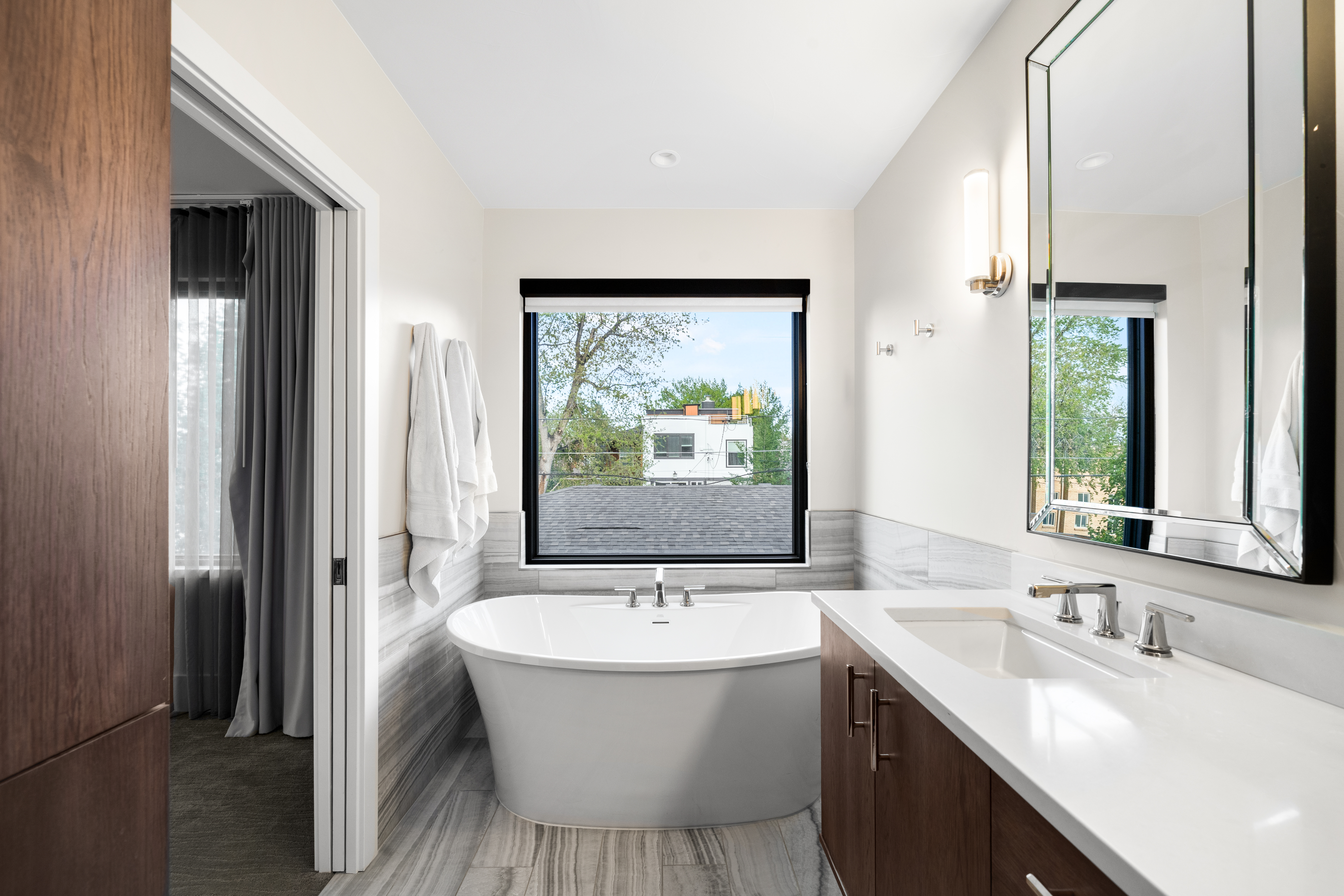  Exceptional Modern 4-Bedroom, 5-Bath Duplex - 物件實景