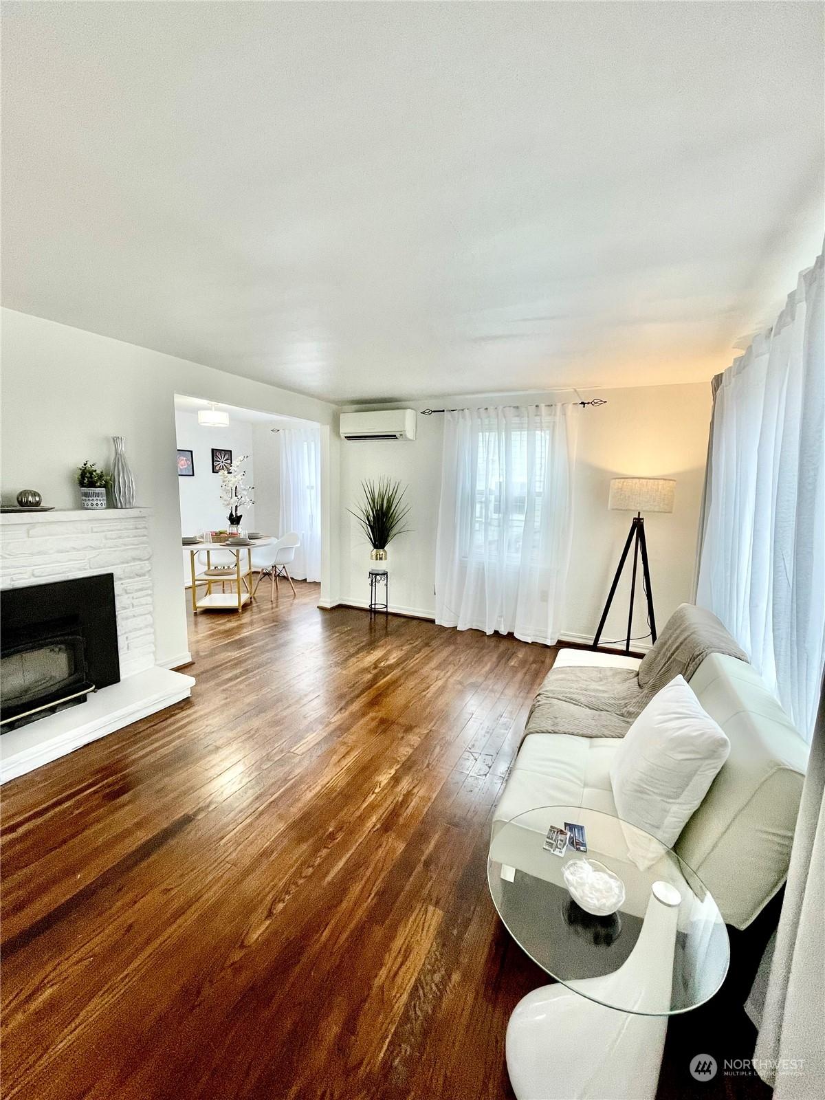 SEATTLE, Washington, 98178, United States, 2 Bedrooms Bedrooms, ,2 BathroomsBathrooms,Residential,For Sale,1940948