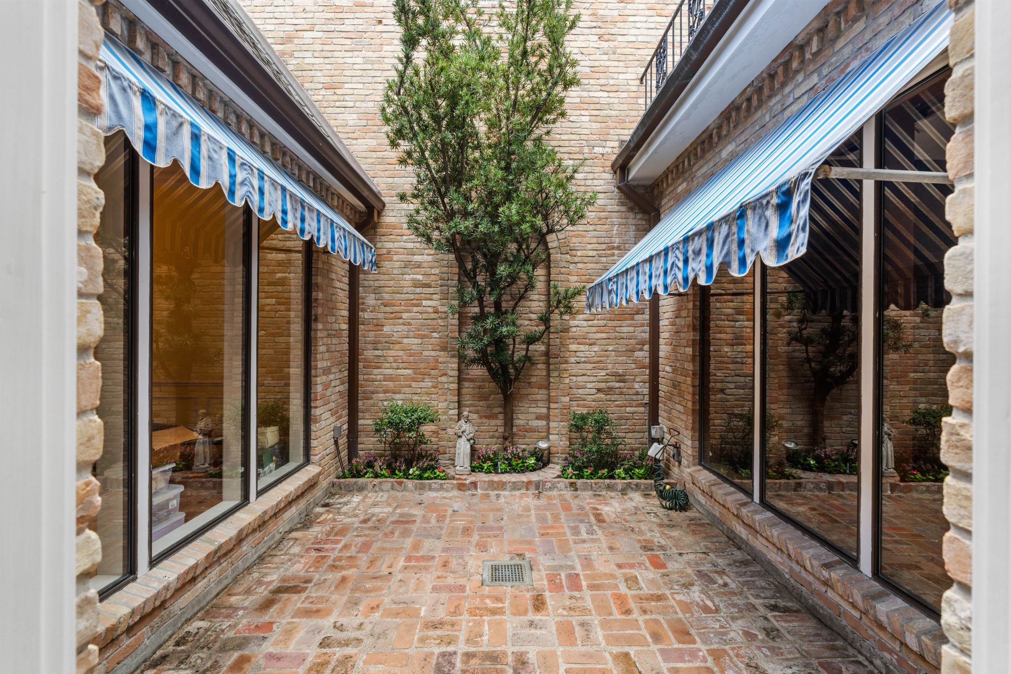  4876 Post Oak Timber Drive - 物件實景