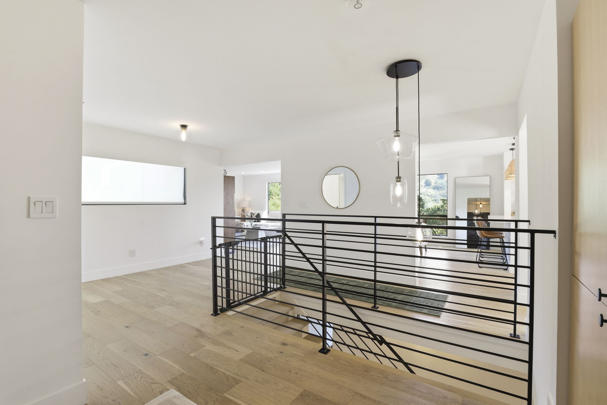  Thoughtfully Expanded and Extensively Renovated - 物件實景
