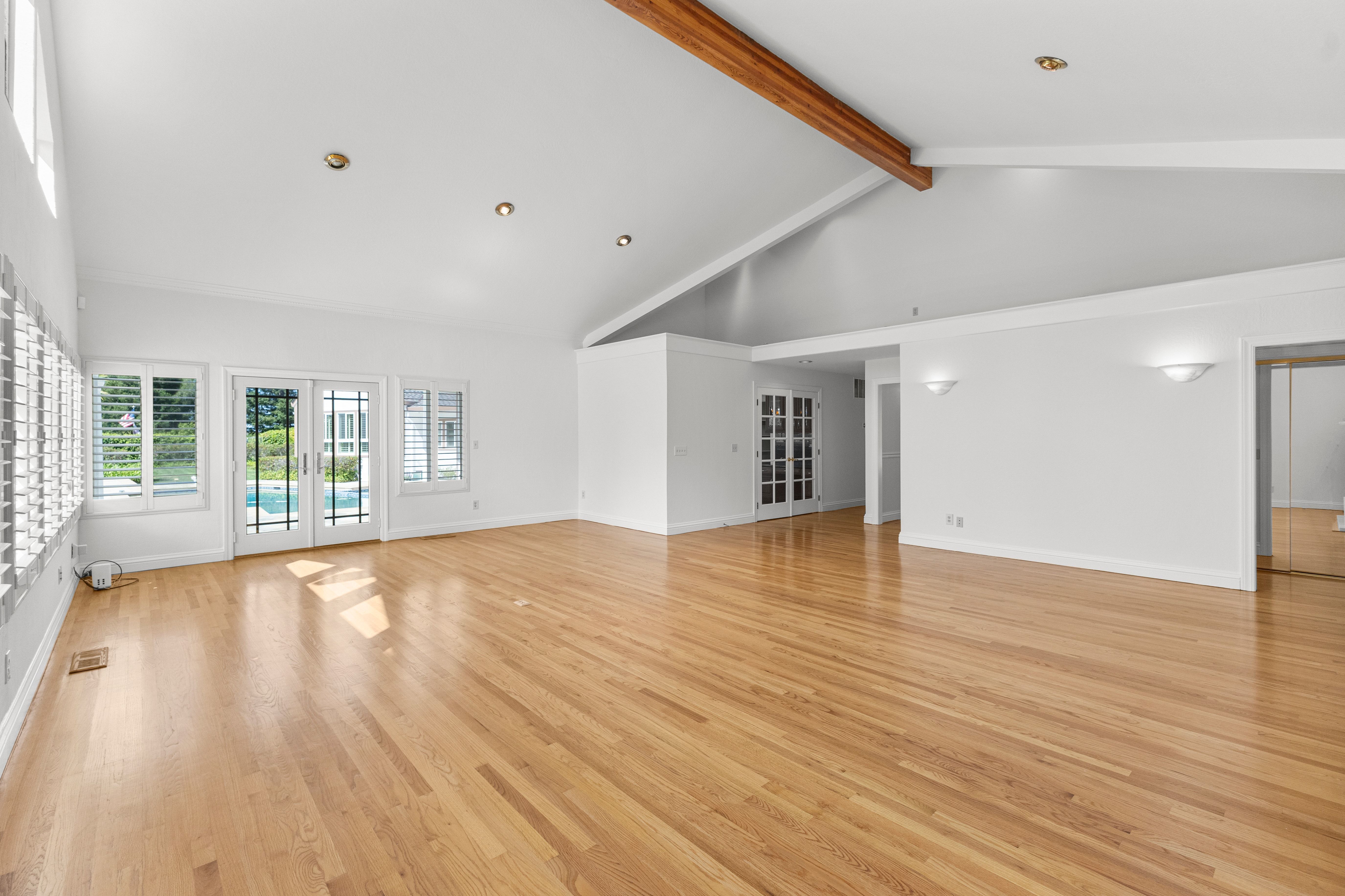  Elegant Custom Home in Gated Silver Maple - 物件實景