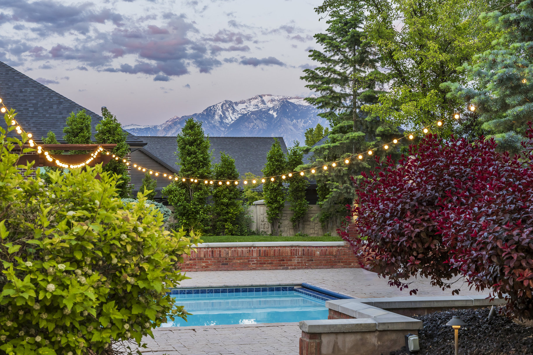  Gated West Jordan 2 Story Estate with 10 Car Garage and Swimming Pool - 物件實景