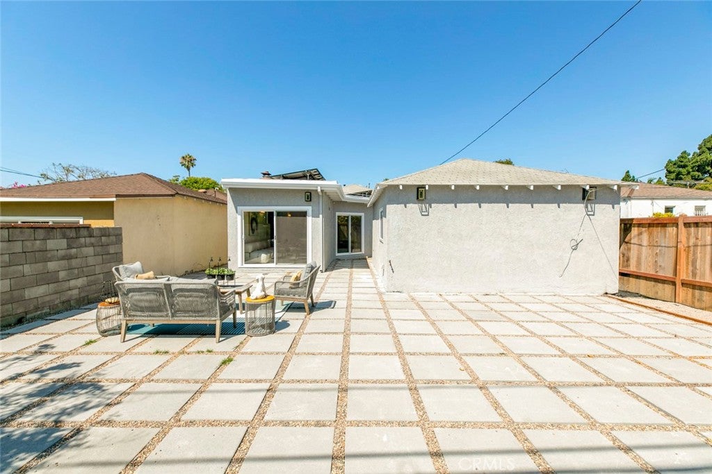 Los Angeles, California, 90066, United States, 3 Bedrooms Bedrooms, ,1 BathroomBathrooms,Residential,For Sale,1938749