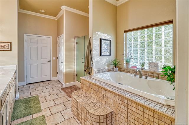 Eufaula, Oklahoma, 74432, United States, 3 Bedrooms Bedrooms, ,4 BathroomsBathrooms,Residential,For Sale,1976546