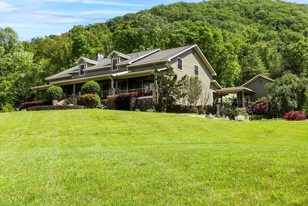 Hayesville, North Carolina, 28904, United States, 4 Bedrooms Bedrooms, ,4 BathroomsBathrooms,Residential,For Sale,1879650