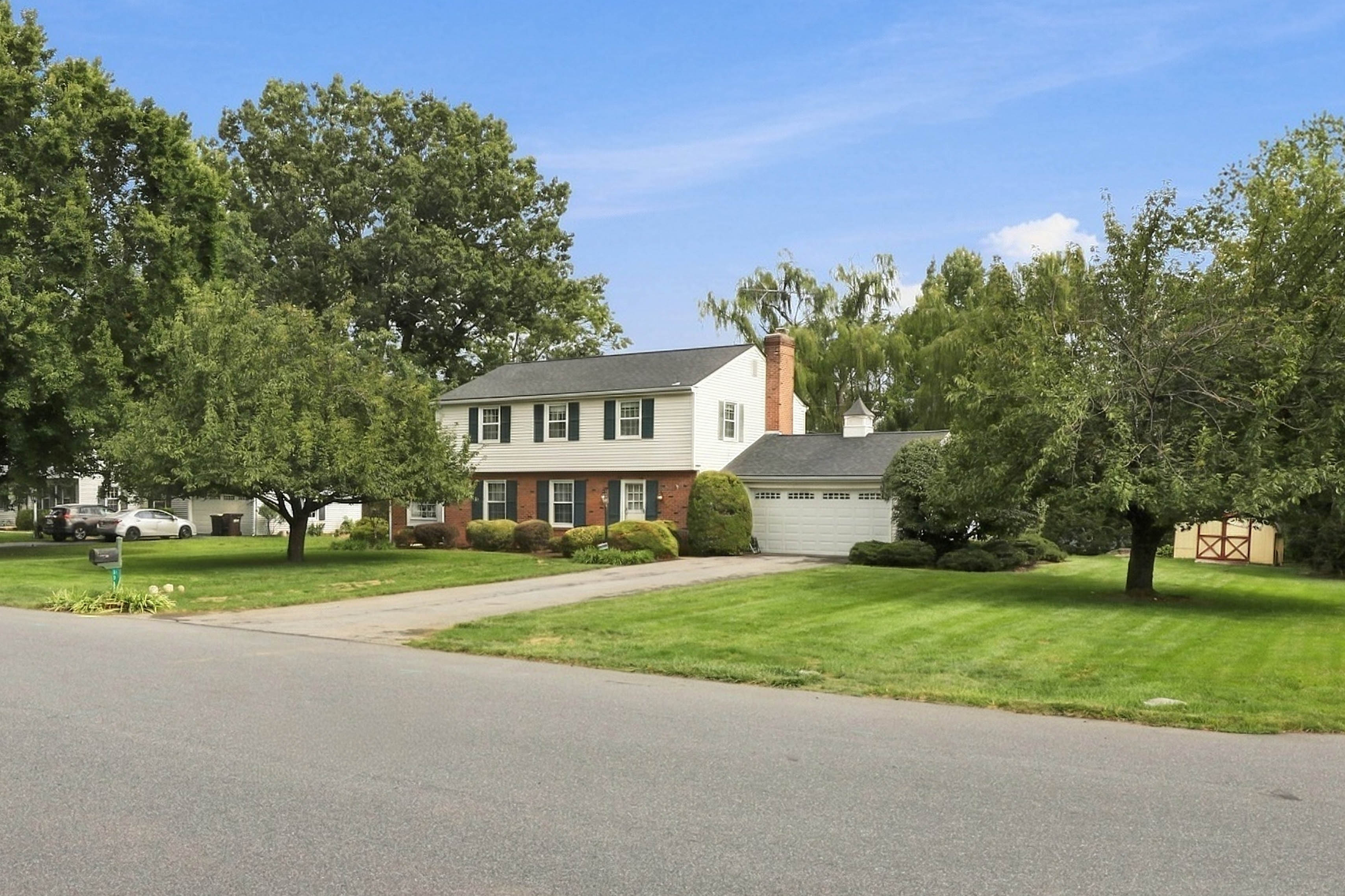  1919 Robindale Ave - 物件實景