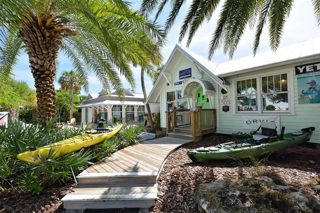 Bradenton, Florida, 34210, United States, 2 Bedrooms Bedrooms, ,3 BathroomsBathrooms,Residential,For Sale,1793424