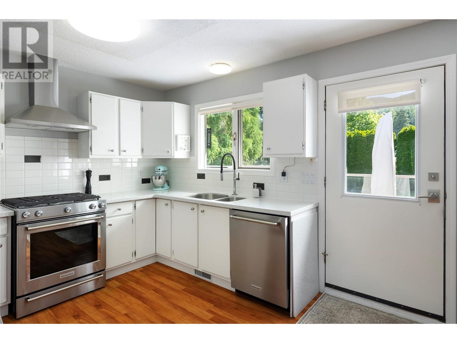 SPALLUMCHEEN, British Columbia, V4Y 0S8, CA, 5 Bedrooms Bedrooms, ,2 BathroomsBathrooms,Residential,For Sale,1950720