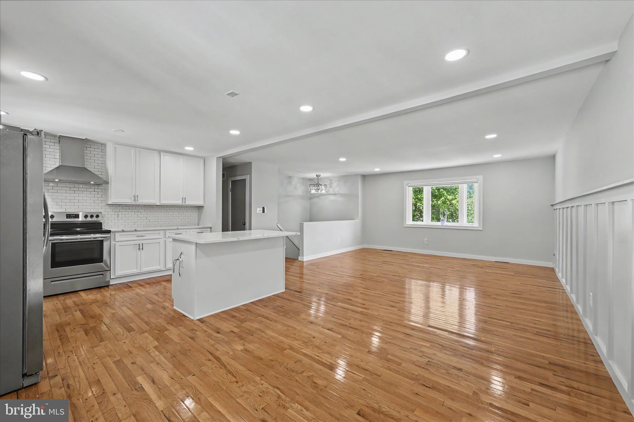 Linthicum Heights, Maryland, 21090, United States, 5 Bedrooms Bedrooms, ,3 BathroomsBathrooms,Residential,For Sale,2048569