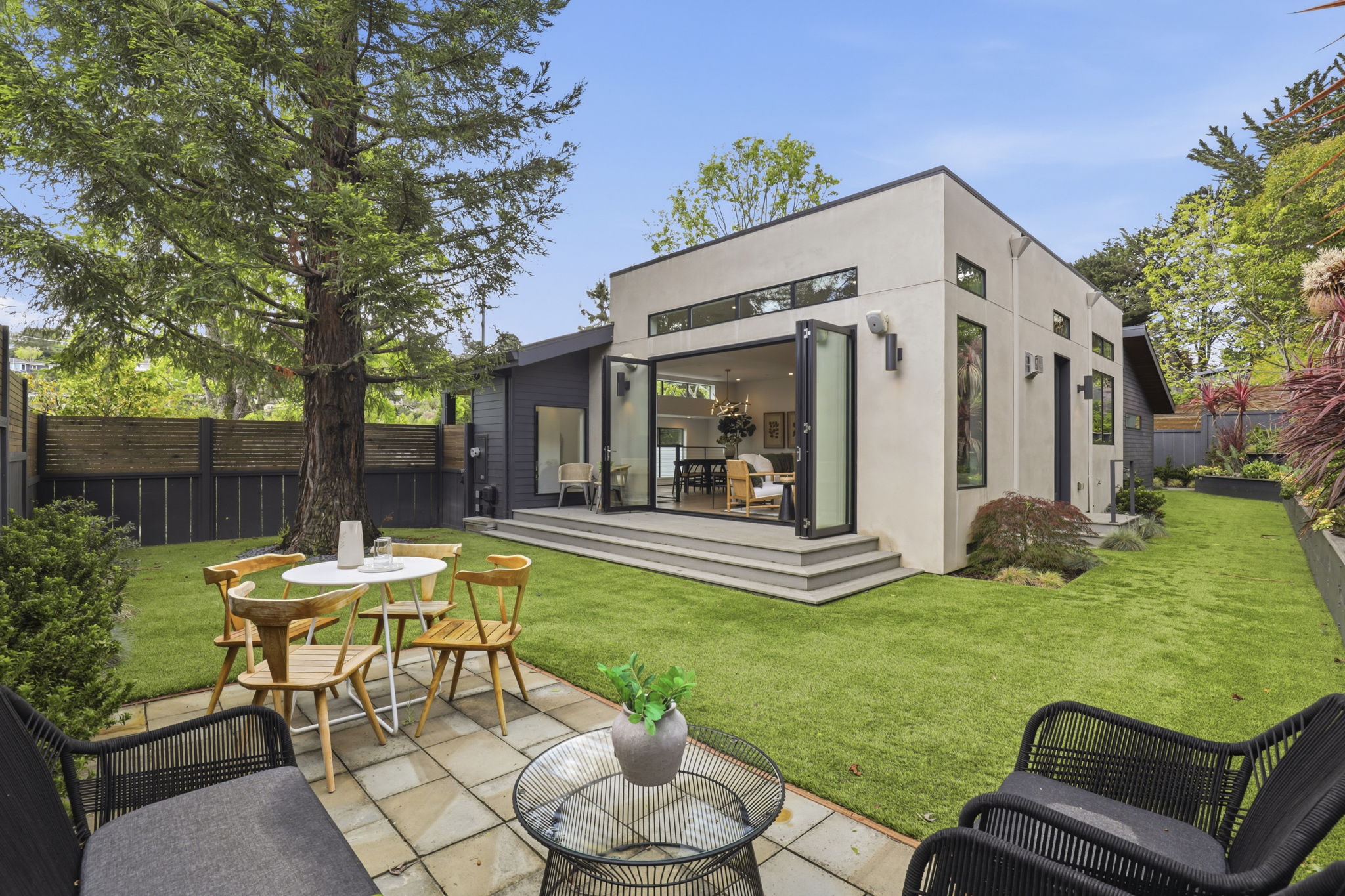  Modern Indoor-Outdoor Living Meets Unbeatable Walkability in Strawberry - 物件實景