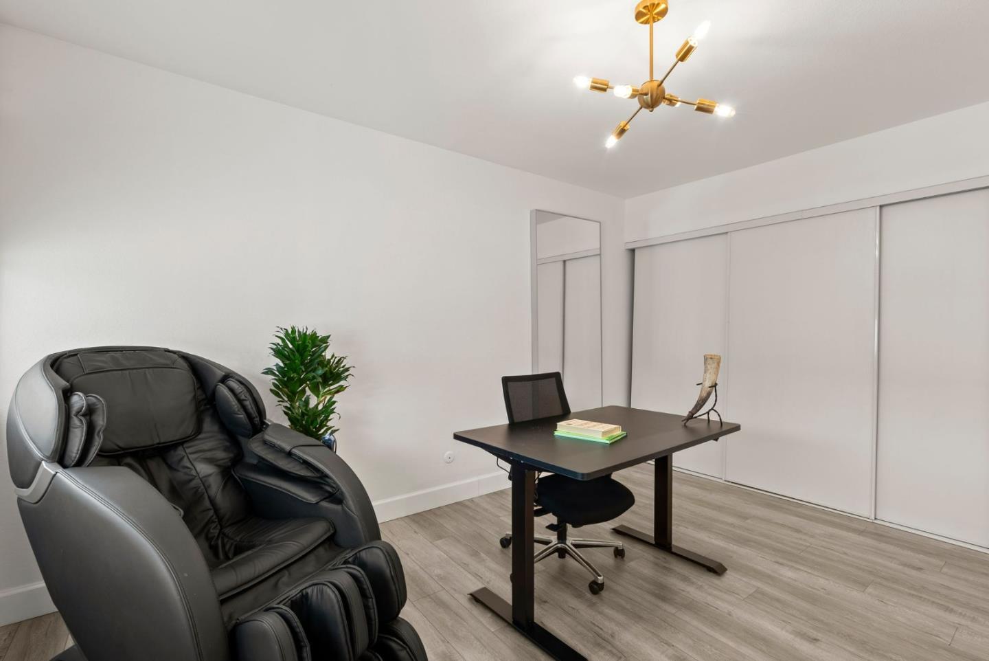 San Mateo, California, 94403, United States, 2 Bedrooms Bedrooms, ,1 BathroomBathrooms,Residential,For Sale,1947127