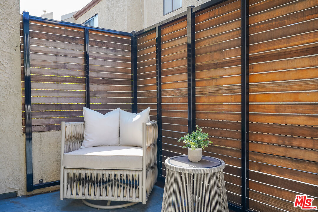 Los Angeles, California, 90025, United States, 2 Bedrooms Bedrooms, ,3 BathroomsBathrooms,Residential,For Sale,1940642