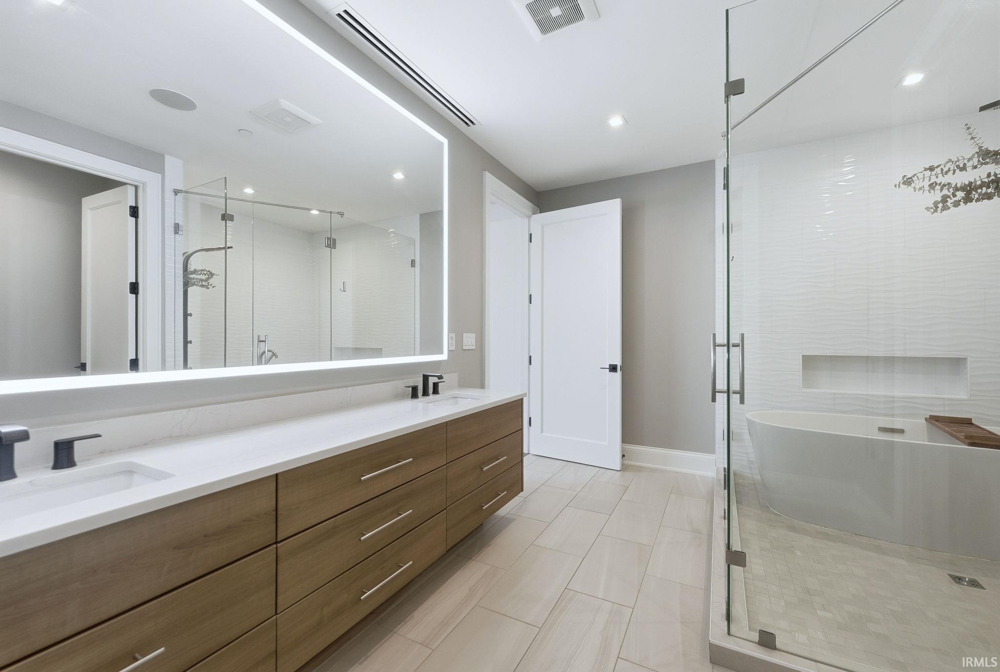 Fort Wayne, Indiana, 46802, United States, 2 Bedrooms Bedrooms, ,3 BathroomsBathrooms,Residential,For Sale,1987044