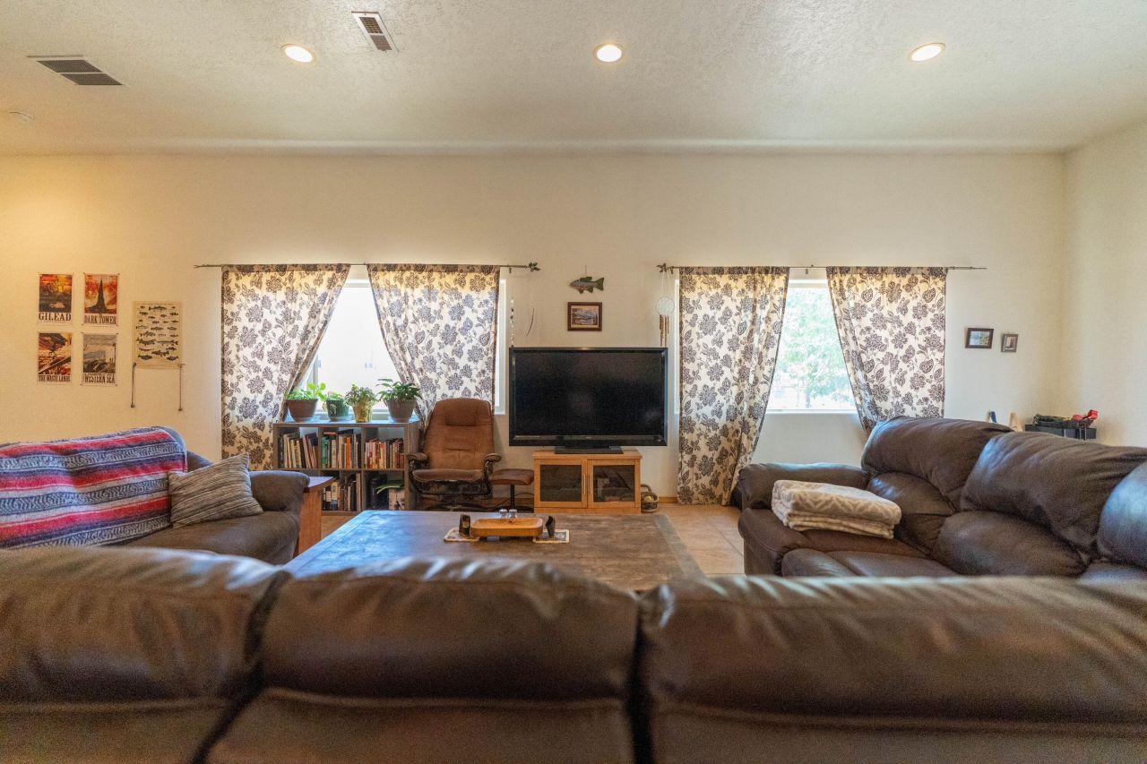 Los Ranchos, New Mexico, 87114, United States, 4 Bedrooms Bedrooms, ,5 BathroomsBathrooms,Residential,For Sale,1720943